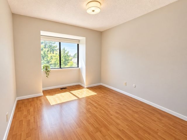 91 Rosewood Dr 91, Stoughton, MA 02072