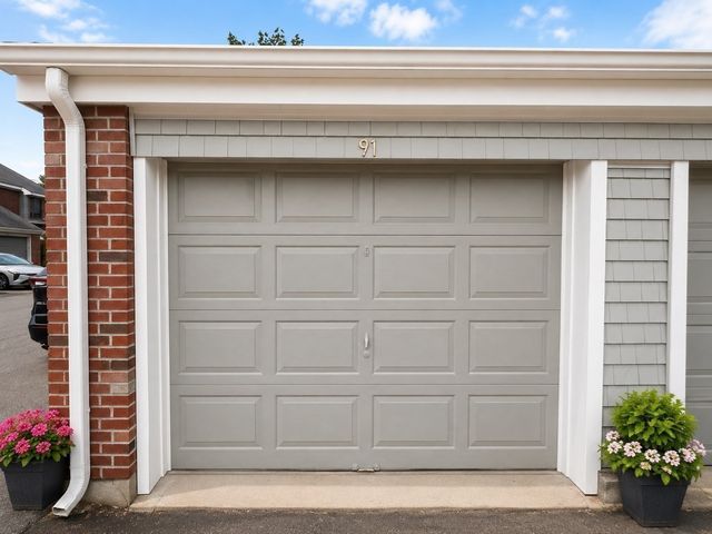 91 Rosewood Dr 91, Stoughton, MA 02072