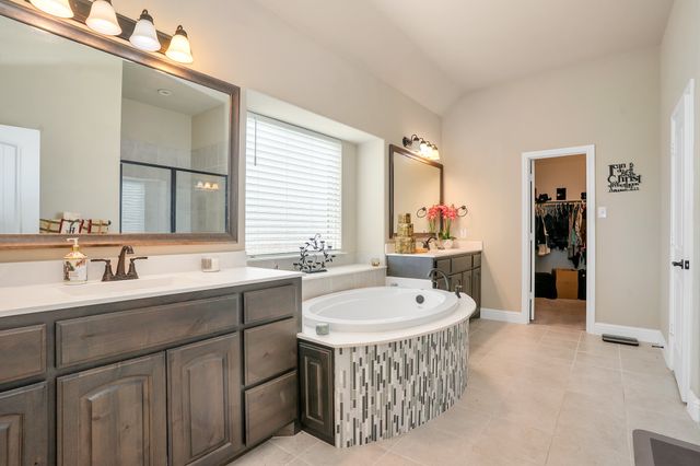 395 Strait Lane, Waxahachie, TX 75165