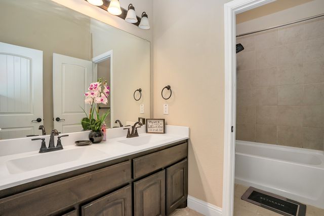 395 Strait Lane, Waxahachie, TX 75165