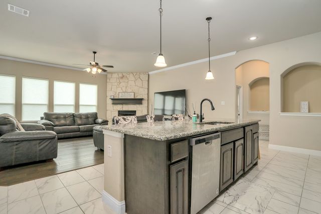 395 Strait Lane, Waxahachie, TX 75165