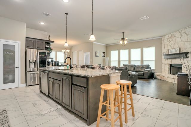 395 Strait Lane, Waxahachie, TX 75165