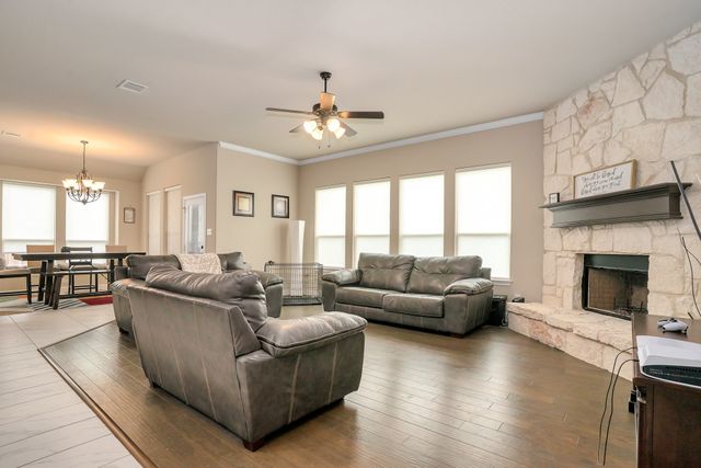 395 Strait Lane, Waxahachie, TX 75165