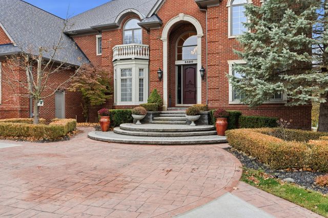5520 Whitehall Boulevard, Rochester, MI 48306