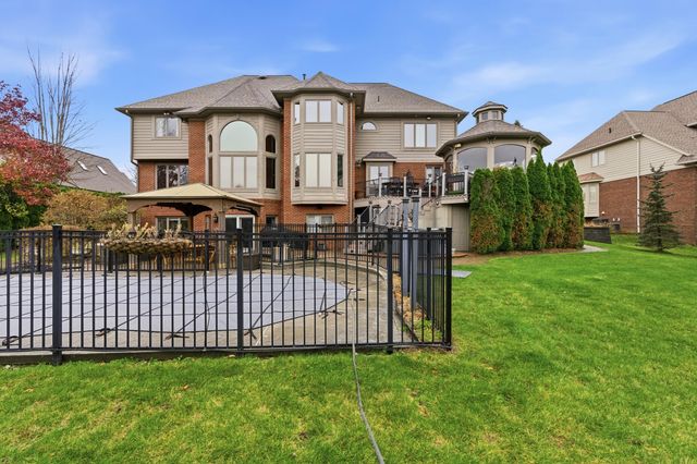 5520 Whitehall Boulevard, Rochester, MI 48306