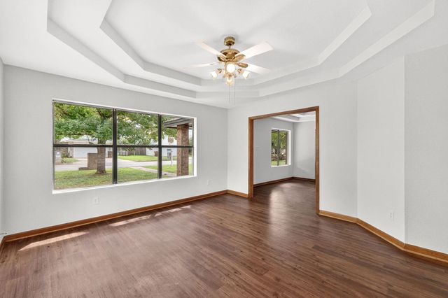 903 Travis ST, Lockhart, TX 78644