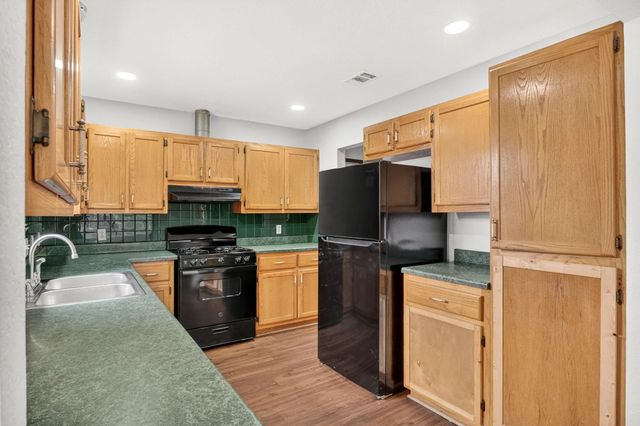 903 Travis ST, Lockhart, TX 78644