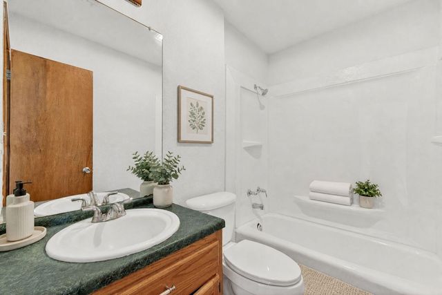 903 Travis ST, Lockhart, TX 78644