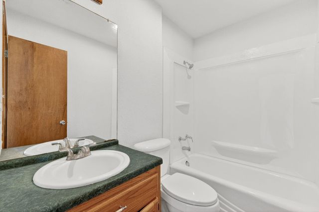 903 Travis ST, Lockhart, TX 78644