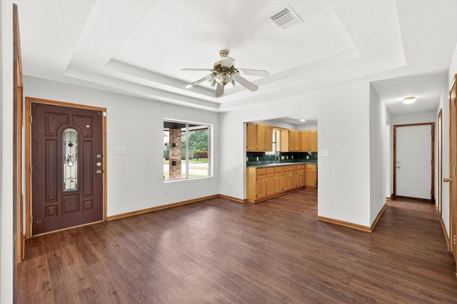 903 Travis ST, Lockhart, TX 78644