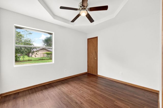 903 Travis ST, Lockhart, TX 78644