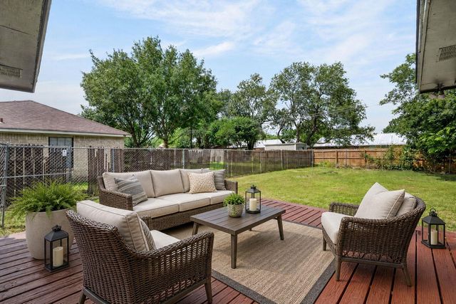903 Travis ST, Lockhart, TX 78644