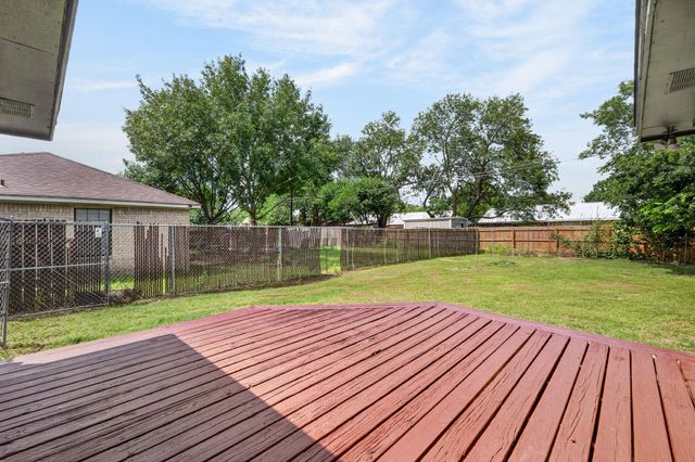 903 Travis ST, Lockhart, TX 78644