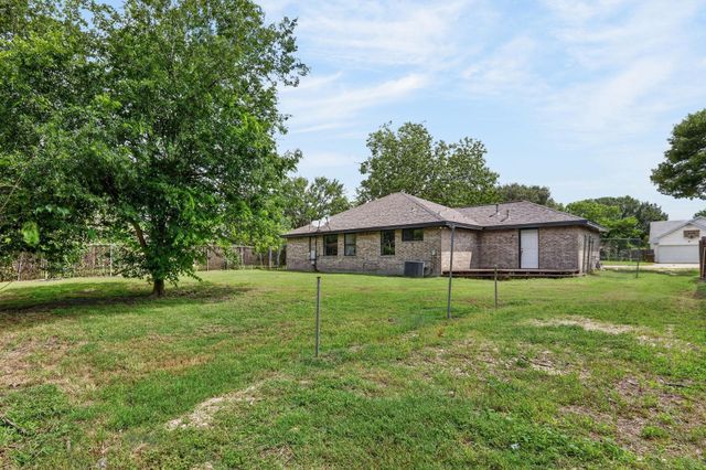 903 Travis ST, Lockhart, TX 78644