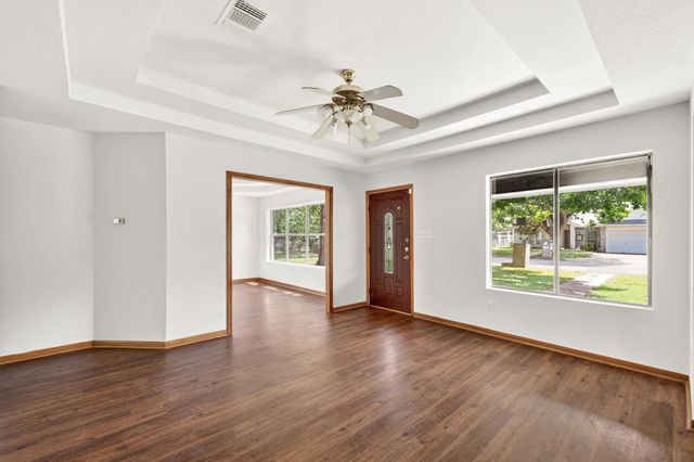 903 Travis ST, Lockhart, TX 78644