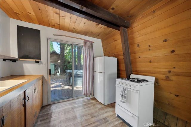 327 W Country Club, Big Bear City, CA 92314