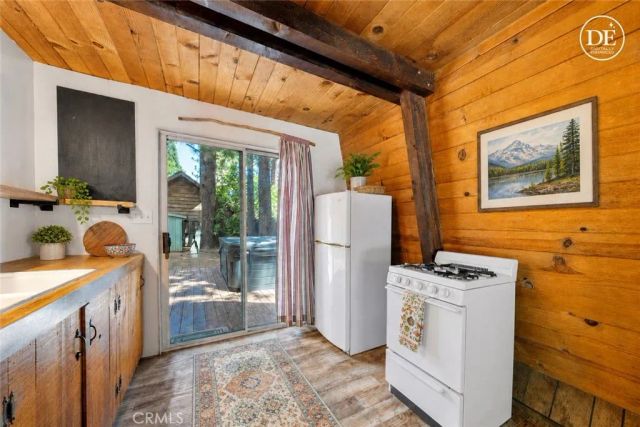 327 W Country Club, Big Bear City, CA 92314
