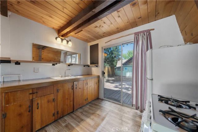 327 W Country Club, Big Bear City, CA 92314