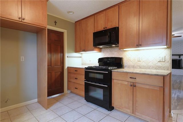 302 SWEETBRIAR Drive, Alexandria, LA 71303