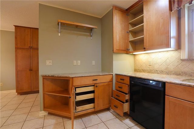 302 SWEETBRIAR Drive, Alexandria, LA 71303