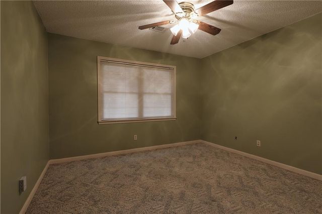 302 SWEETBRIAR Drive, Alexandria, LA 71303