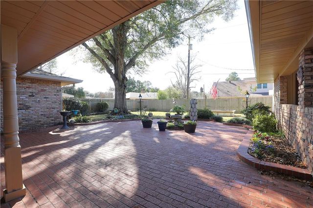 302 SWEETBRIAR Drive, Alexandria, LA 71303