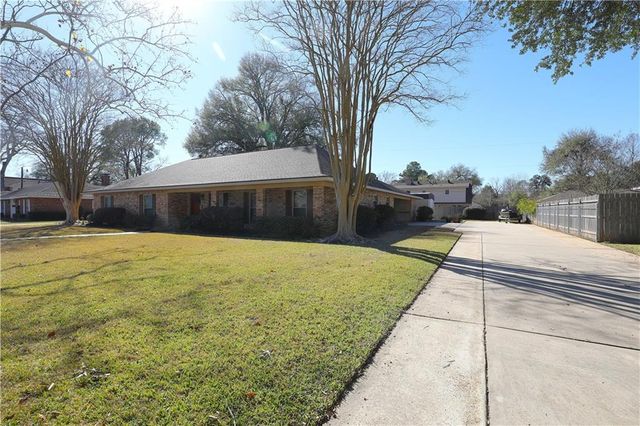 302 SWEETBRIAR Drive, Alexandria, LA 71303