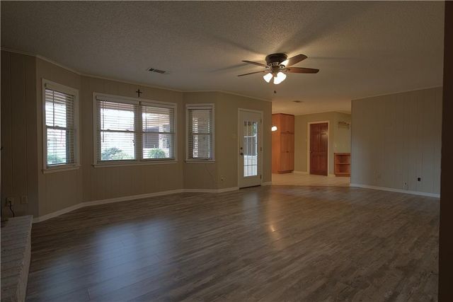 302 SWEETBRIAR Drive, Alexandria, LA 71303