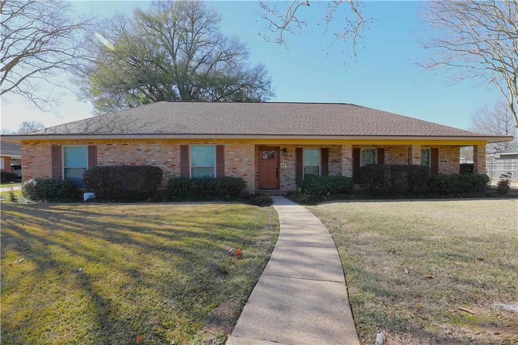 302 SWEETBRIAR Drive, Alexandria, LA 71303