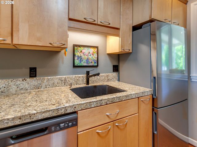 5110 S LANDING Dr 303, Portland, OR 97239