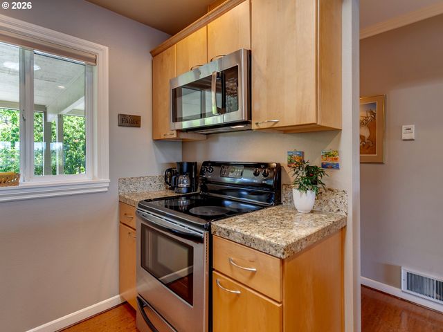 5110 S LANDING Dr 303, Portland, OR 97239