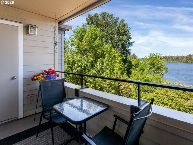 5110 S LANDING Dr 303, Portland, OR 97239