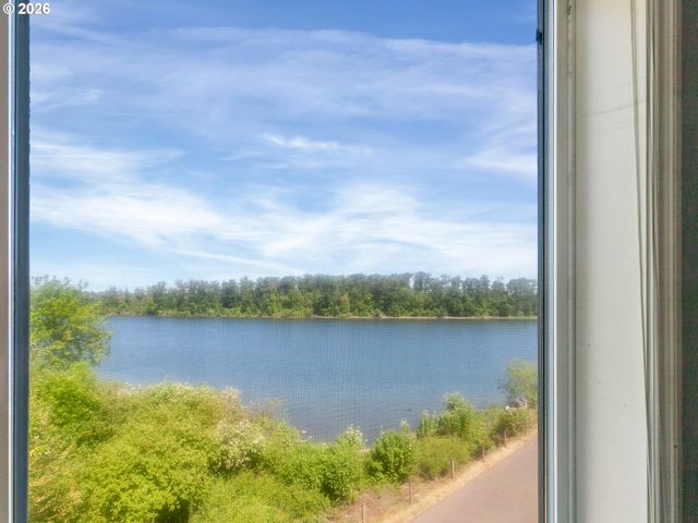 5110 S LANDING Dr 303, Portland, OR 97239