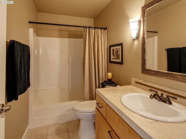 5110 S LANDING Dr 303, Portland, OR 97239