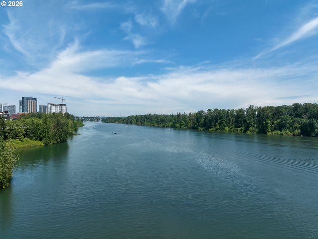 5110 S LANDING Dr 303, Portland, OR 97239