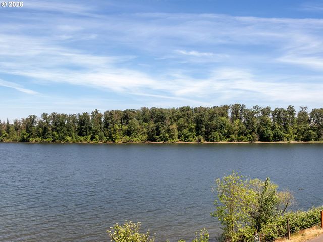 5110 S LANDING Dr 303, Portland, OR 97239