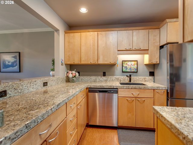 5110 S LANDING Dr 303, Portland, OR 97239