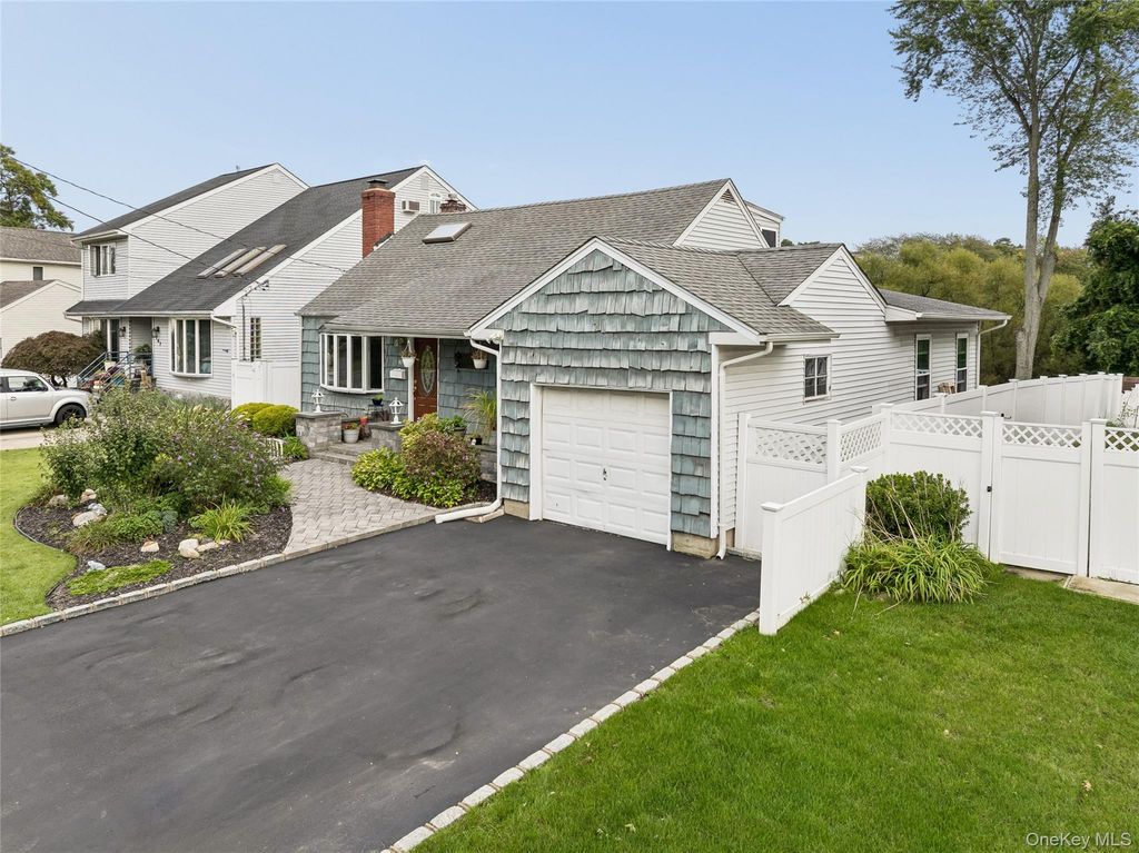 143 Deer Lake Drive, North Babylon, NY 11703 — photo 3