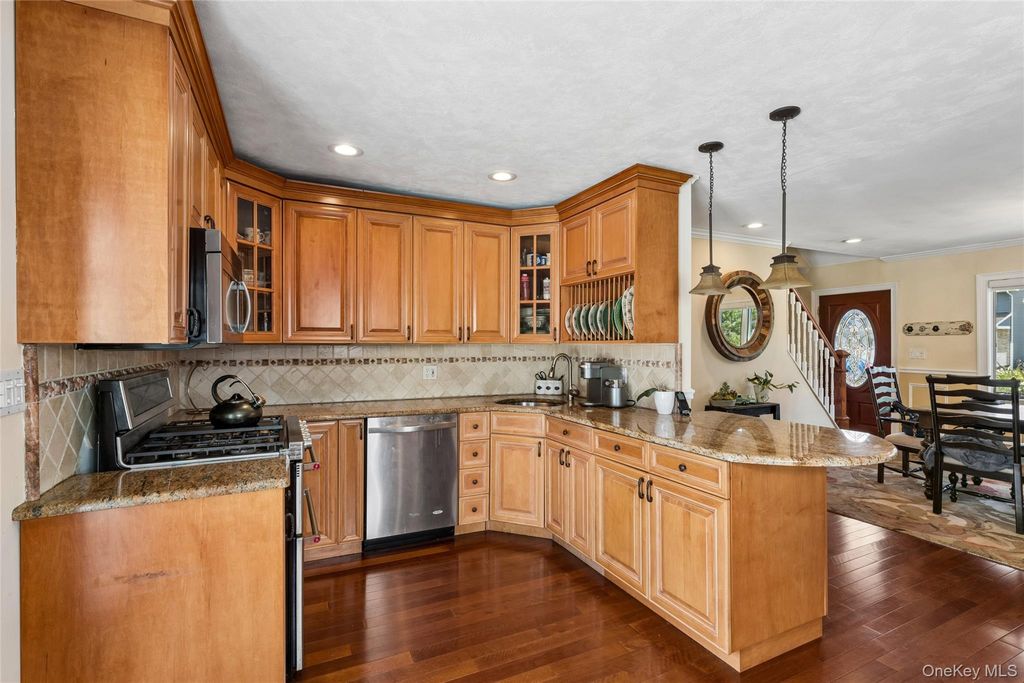 143 Deer Lake Drive, North Babylon, NY 11703 — photo 5