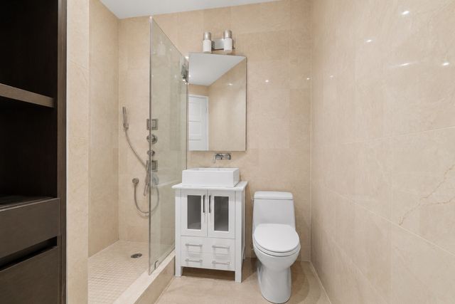 315 7th Ave Apt 17C, New York City, NY 10001