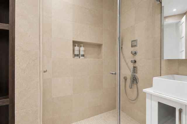 315 7th Ave Apt 17C, New York City, NY 10001
