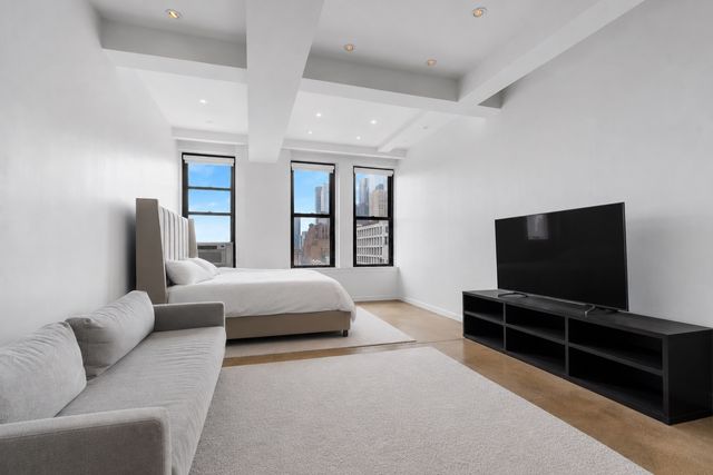 315 7th Ave Apt 17C, New York City, NY 10001