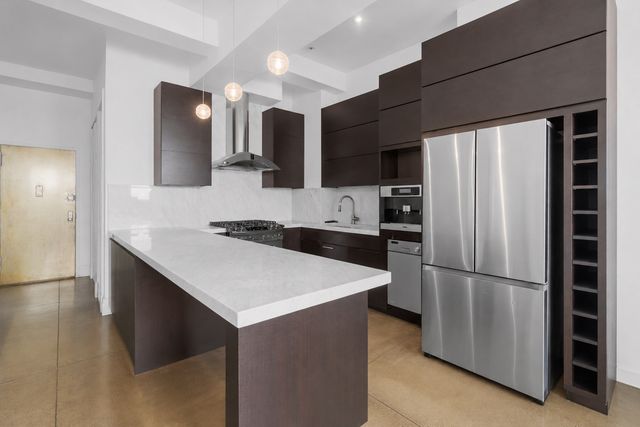 315 7th Ave Apt 17C, New York City, NY 10001