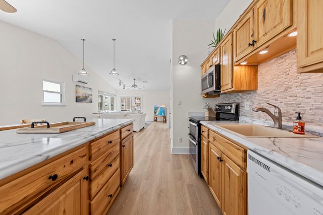 32 Gulf Breeze Court, Destin, FL 32541