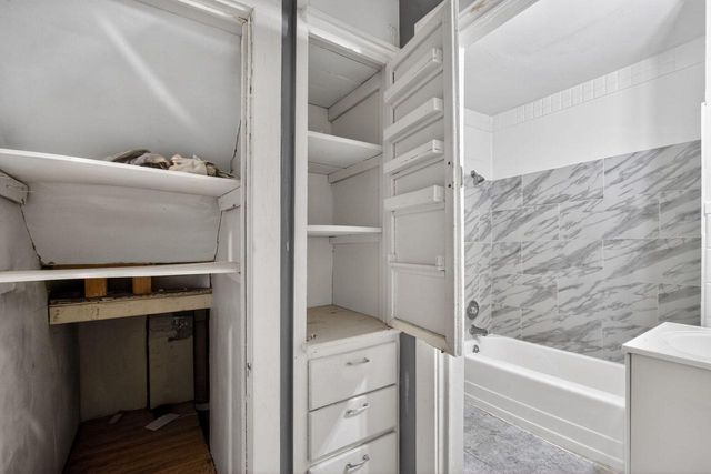 5238 N 49th STREET, Milwaukee, WI 53218