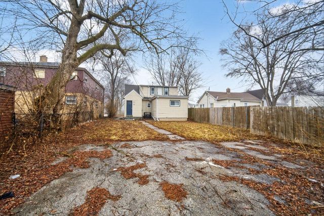 5238 N 49th STREET, Milwaukee, WI 53218