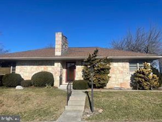 419 W AREBA AVE, Hershey, PA 17033