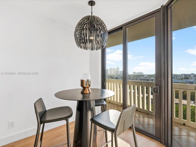 2000 Island Blvd 903, Aventura, FL 33160