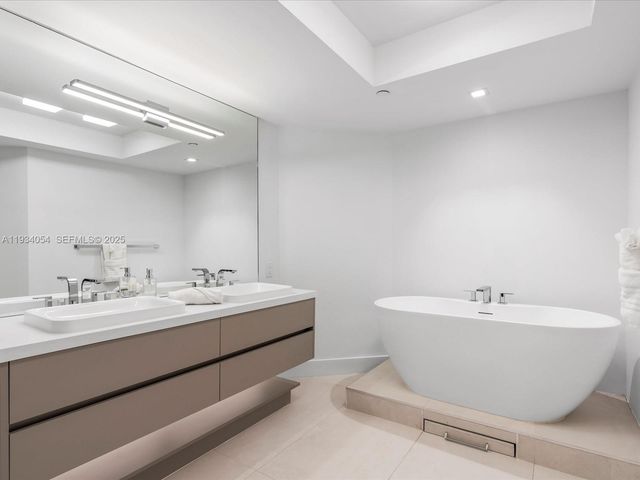 2000 Island Blvd 903, Aventura, FL 33160