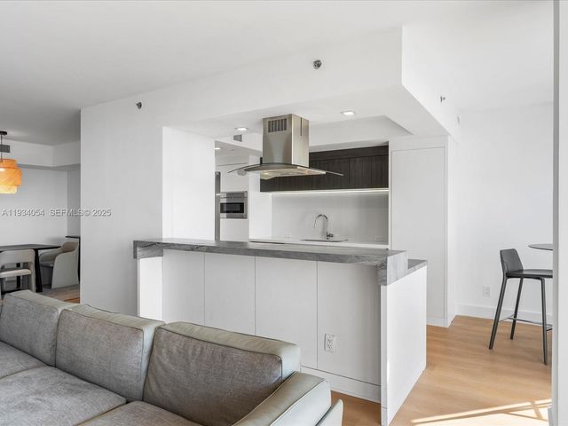 2000 Island Blvd 903, Aventura, FL 33160